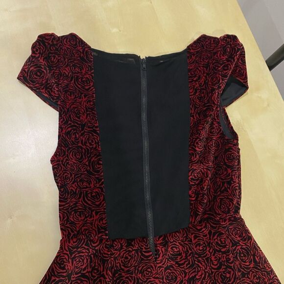 Alice & Olivia Red Rose Velvet Peplum Dress - Picture 8 of 9